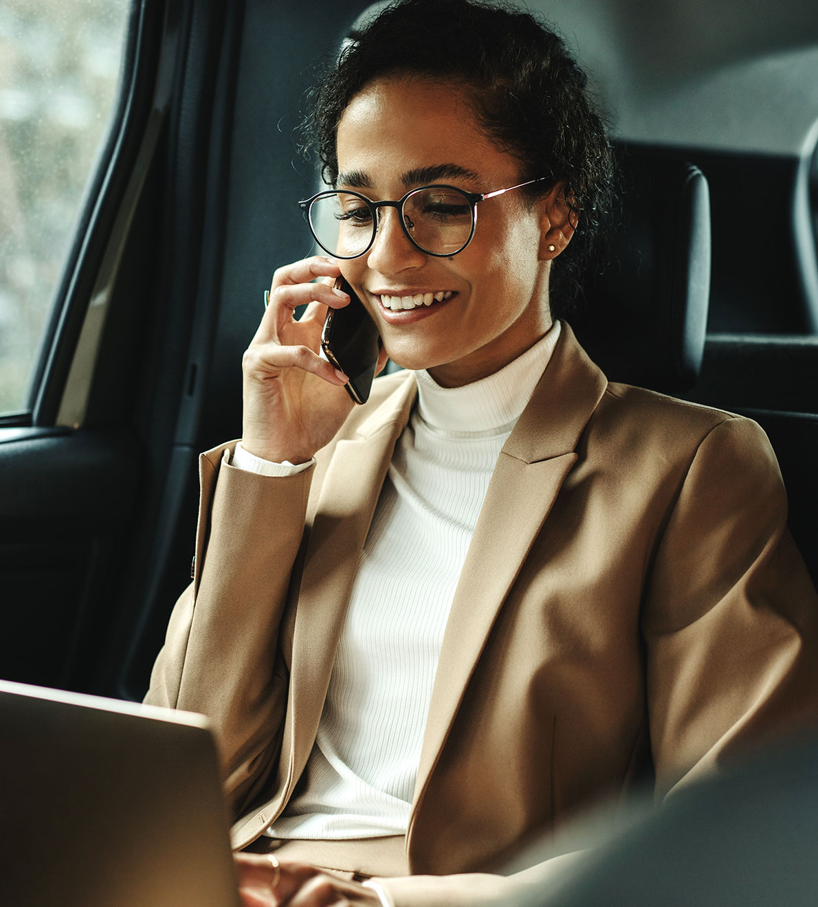 Woman in car speaking on phone. Image depicts bookkeeping services